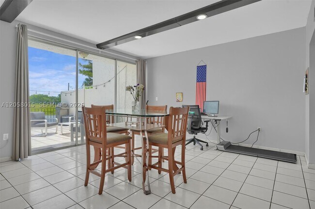 Foto del edificio - 9177 Fontainebleau Blvd