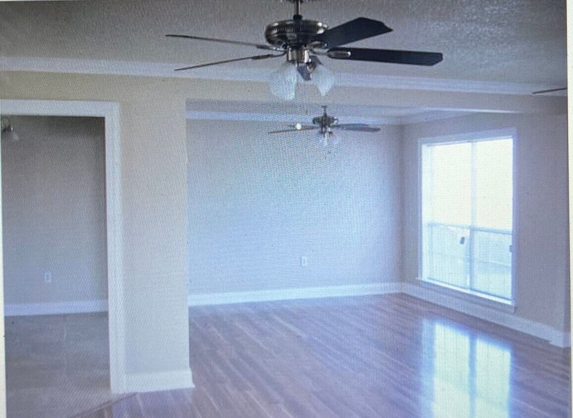Building Photo - 3069 Sorbonne Dr