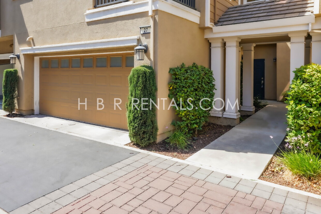 Foto principal - Cambridge Place - Charming 3-Bedroom with ...