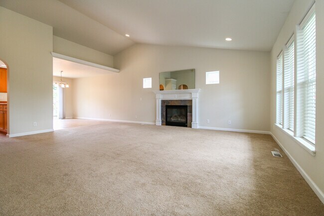 Building Photo - Beautiful 3-Bedroom, 2-Bath Home In The Ri...