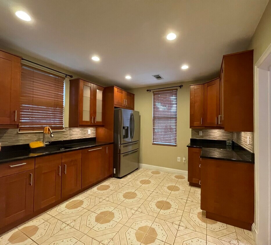 Primary Photo - 48 E 37th St