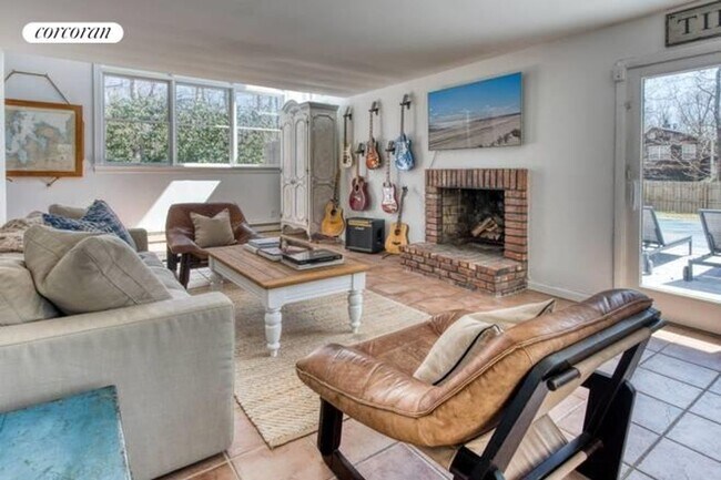 Building Photo - 132 Peconic Hills Dr