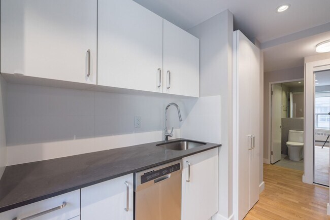 Photo du bâtiment - 111 Lawton Blvd