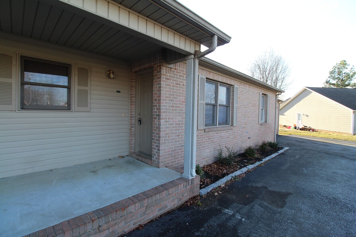 298 Gate Rd Unit 298, Benton, KY 42025 Apartments in Benton, KY
