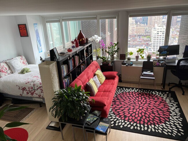 Building Photo - 322 W 57th St