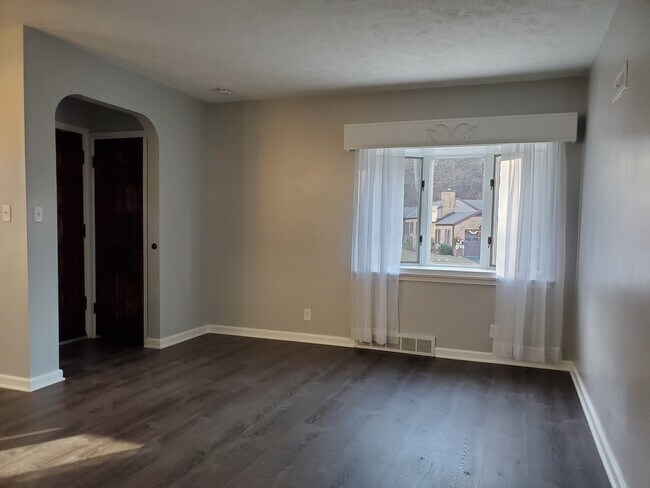 Building Photo - 138 Elmwood Dr