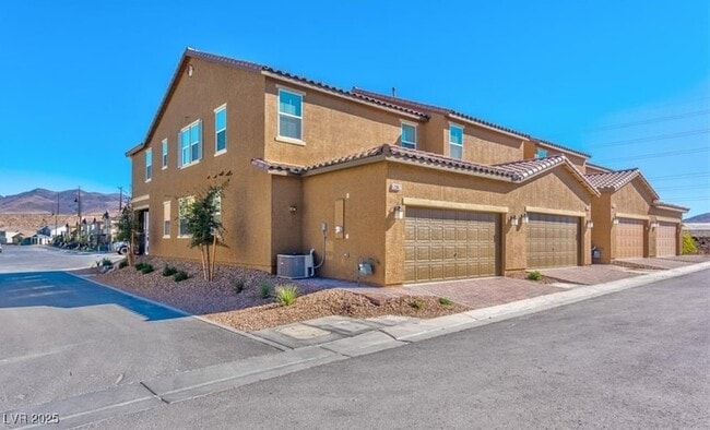 Building Photo - 2887 Starling Summit St