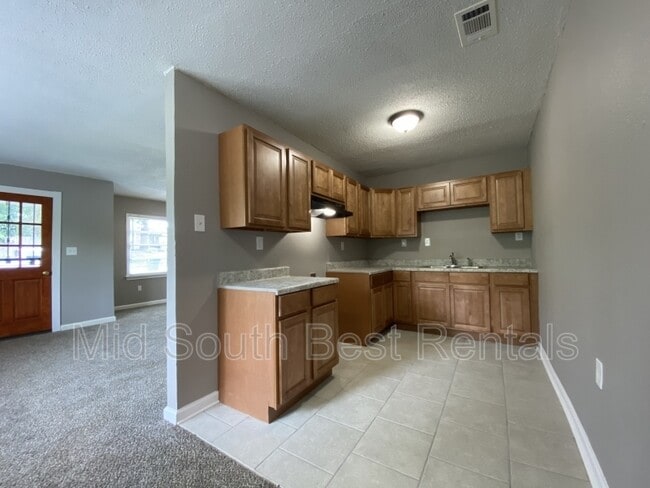 Building Photo - 2204 Labelle St