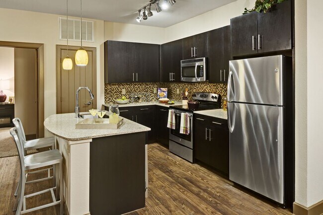 Foto del edificio - 2829 S Lakeline Blvd