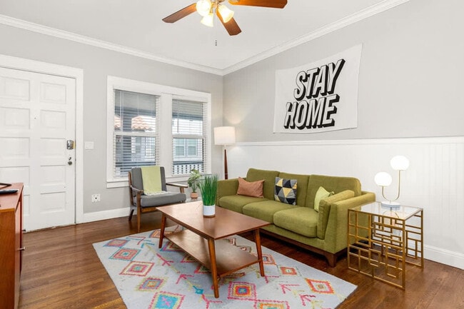 Building Photo - 203 W Magnolia Ave