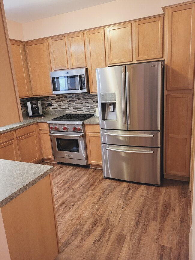 Building Photo - 24205 Walnut Cir