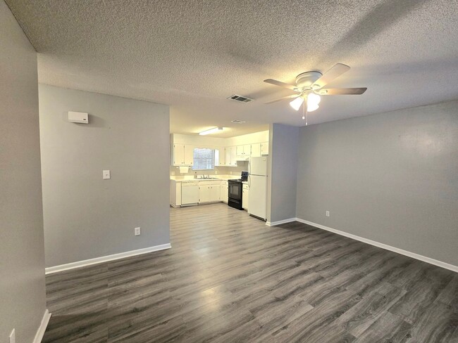 Building Photo - Affordable 2-Bedroom Duplex in Milton