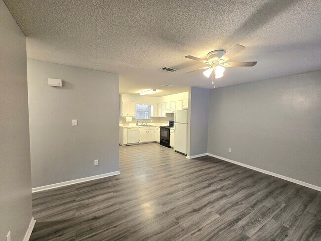 Foto del edificio - Affordable 2-Bedroom Duplex