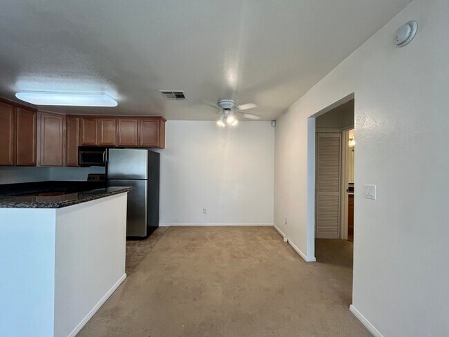 Foto del edificio - Charming 1 bedroom, 1 bathroom condo in Sacramento