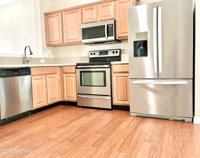 Foto del edificio - 8424 Thornbush Ct