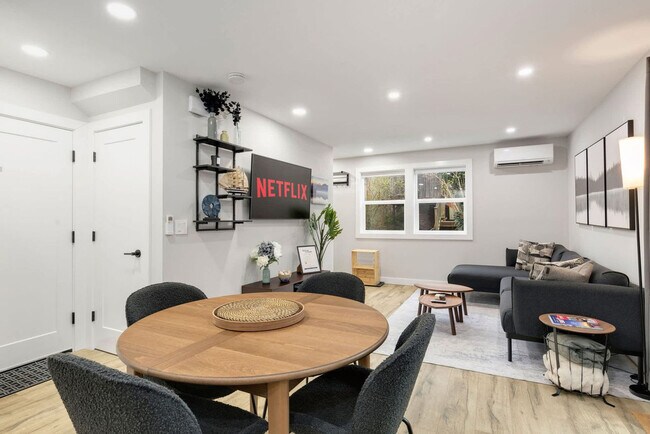 Foto del edificio - 7549 32nd Ave NW