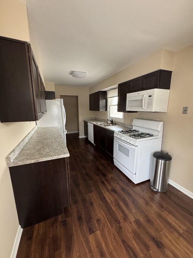 Building Photo - 17 E Park St