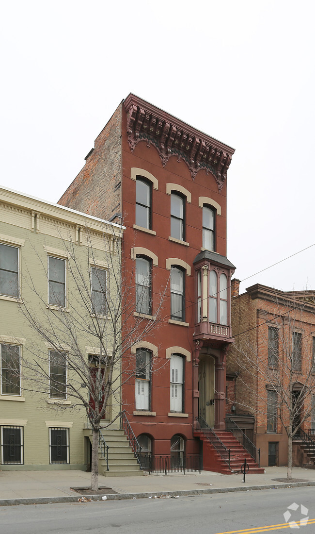 Building Photo - 287 Lark St