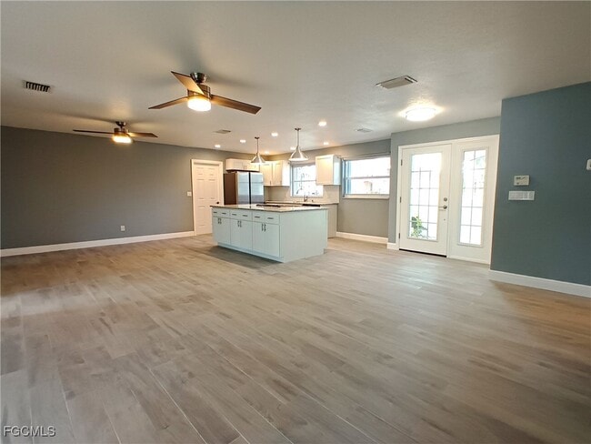 Building Photo - 424 Bayshore Dr