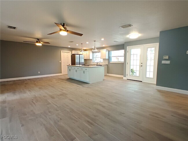 Foto del edificio - 424 Bayshore Dr