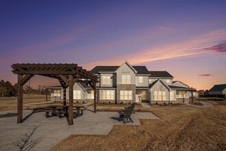 Building Photo - 3045 E Trilby Rd