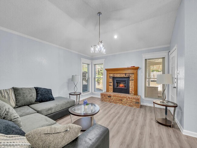 Foto del edificio - 307 Illinois Dr