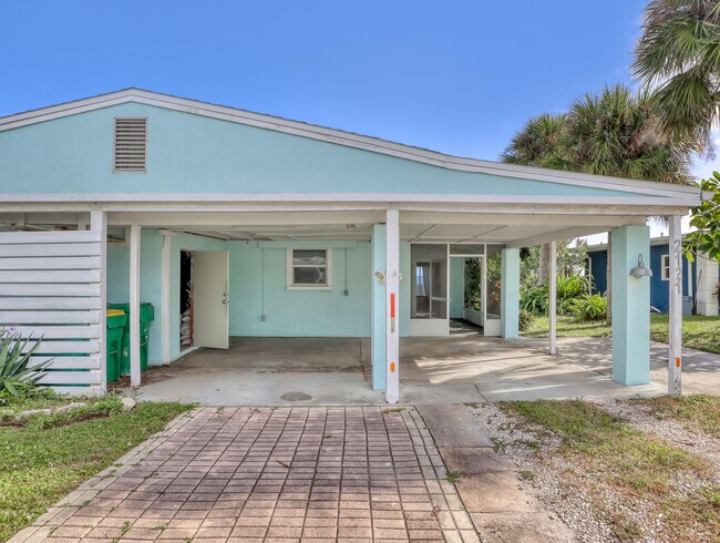 Building Photo - 2121 Pineapple Ave