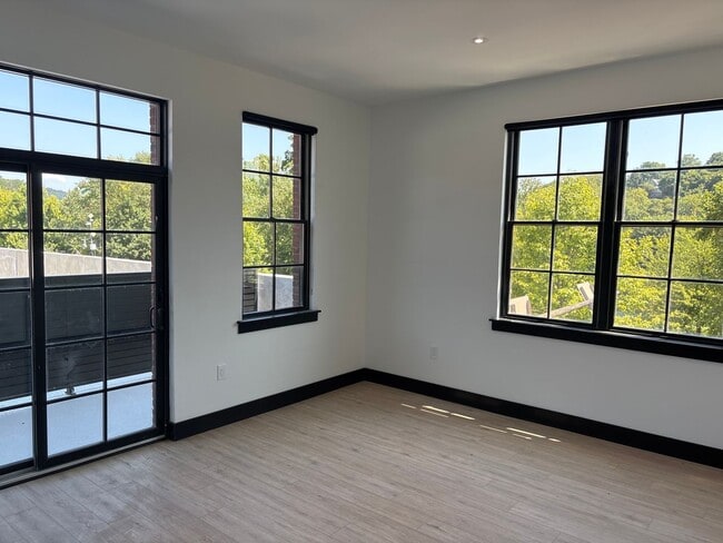 Building Photo - Comfort Meets Convenience – 2-Bedroom Apar...