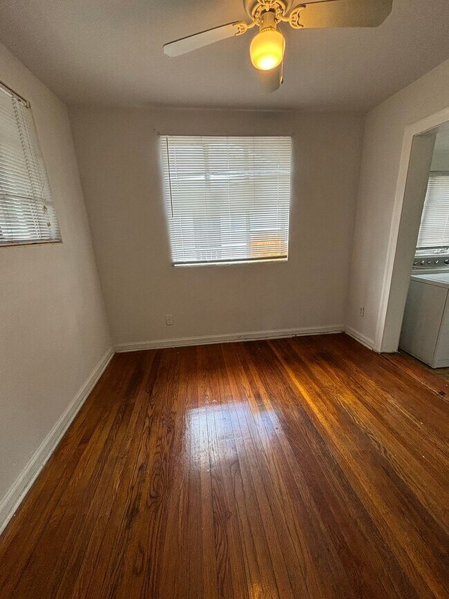 Foto del edificio - 4633 Sunderland Rd