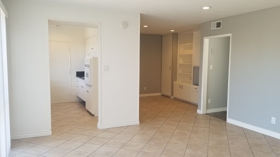 Primary Photo - 2406 Palos Verdes Dr W