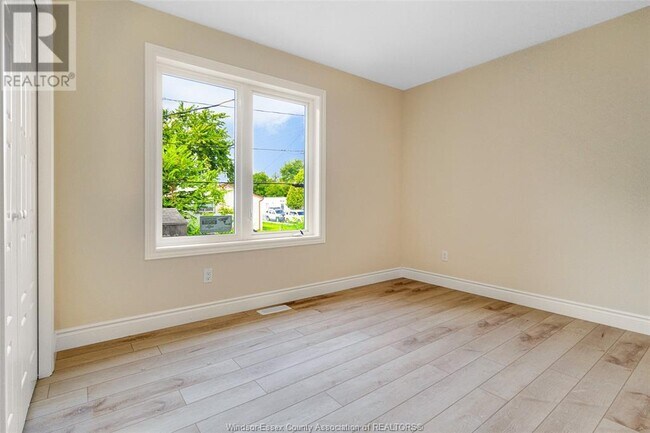 Photo du bâtiment - 907 McKay Ave