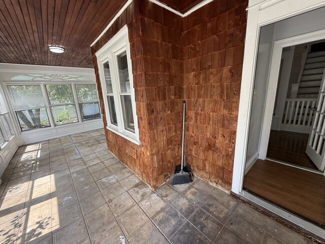 Building Photo - 302 Horace Ave