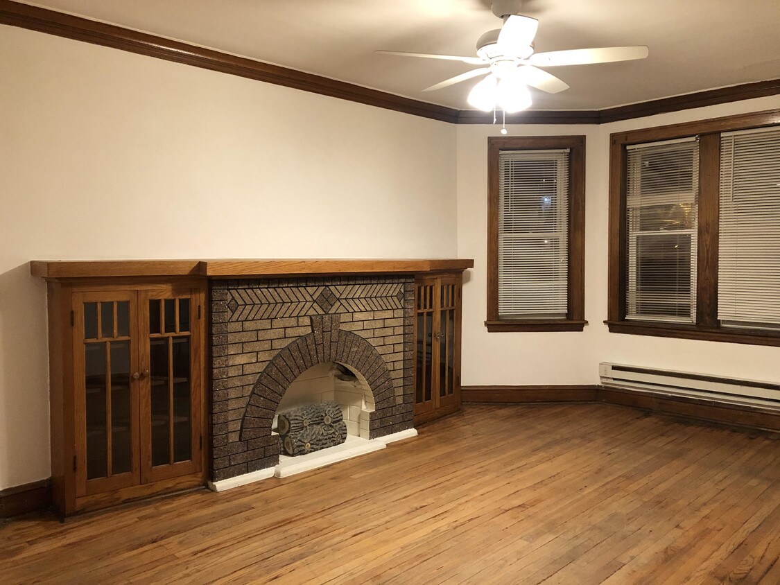 Primary Photo - 3075 N Davlin Ct