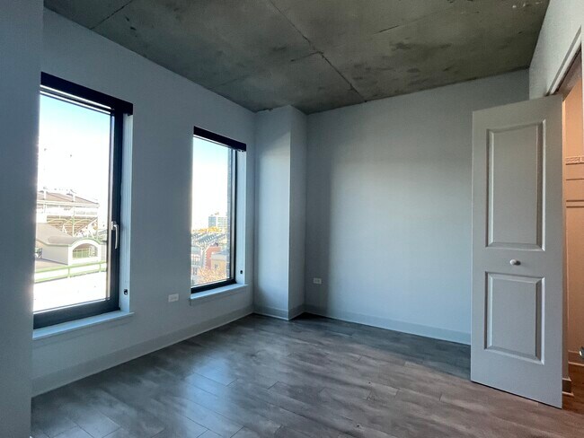 Building Photo - 1023 W Addison St