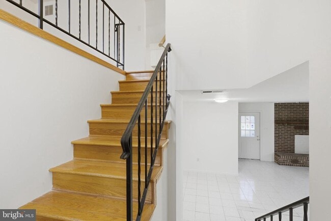 Building Photo - 4904 Hollywood Rd