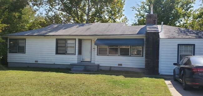 Building Photo - 538 E 49th Pl N