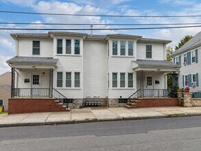 Building Photo - 186 Hood St
