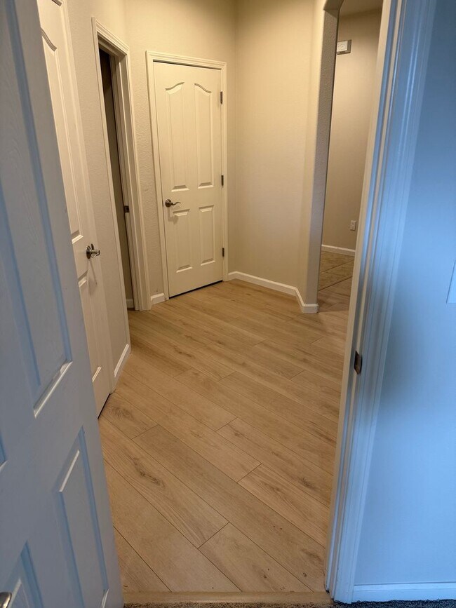 Foto del edificio - 3 bedroom, 2 bathroom house located in the desirable neighborhood