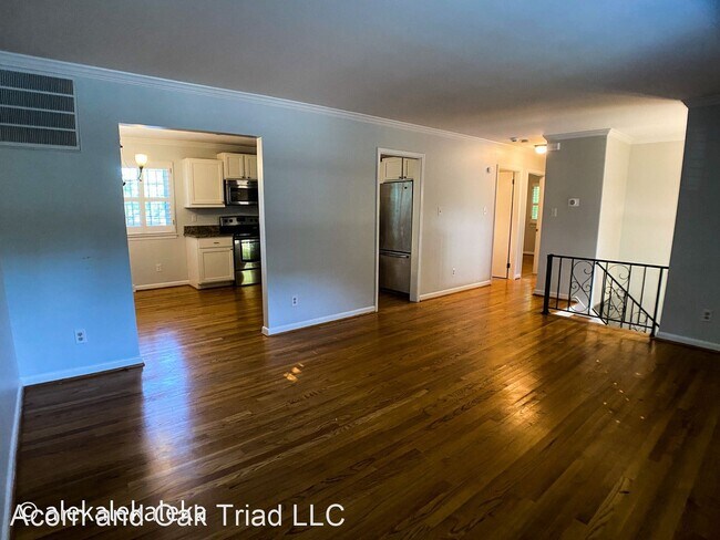 Building Photo - 3 br, 2 bath House - 2905 Robin Hood Dr.