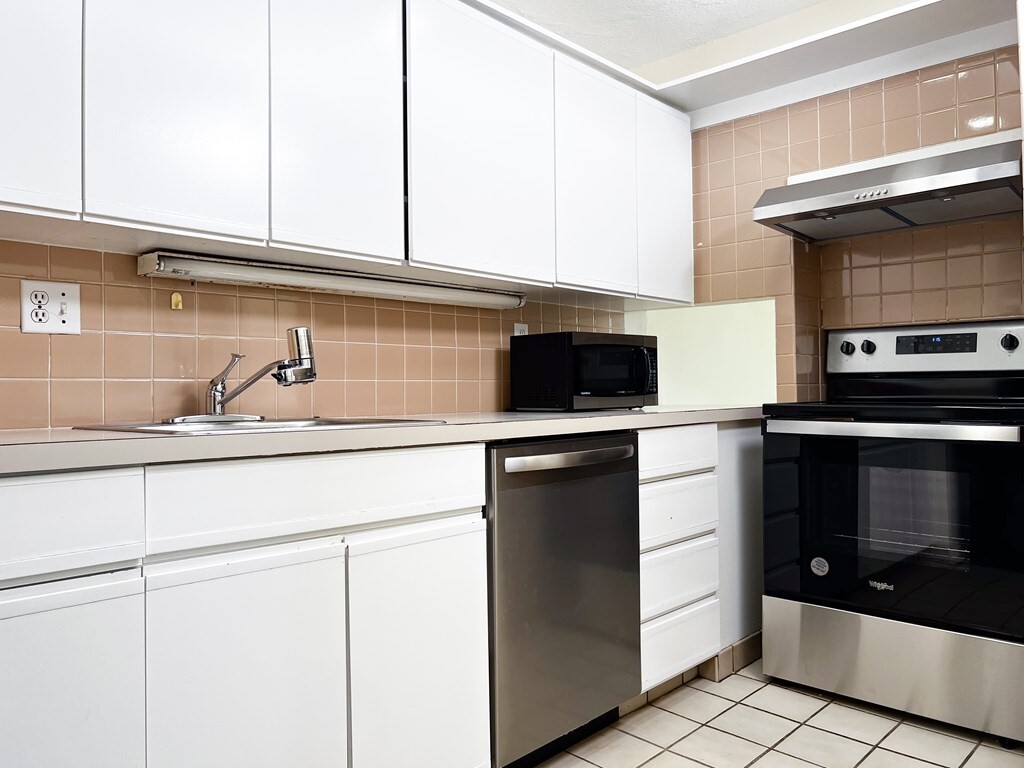 Primary Photo - 14 Salem St