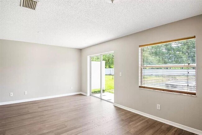 Foto del edificio - 4350 Winding River Way