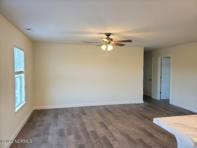 Building Photo - 107 Adelaide Ct
