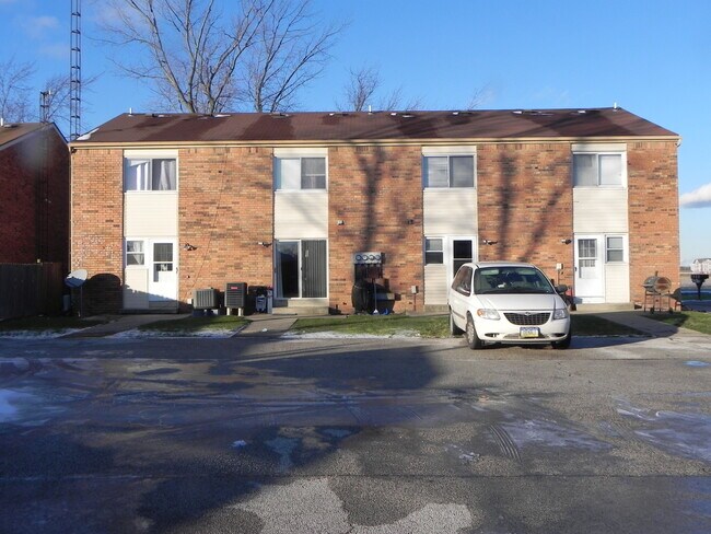 Building Photo - Two bedroom Townhouse located 7311 Ayers R...