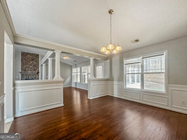 Foto del edificio - 806 Lilac Ln