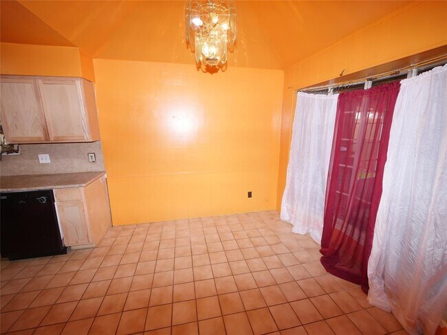 Building Photo - 12314 Plumpoint Dr