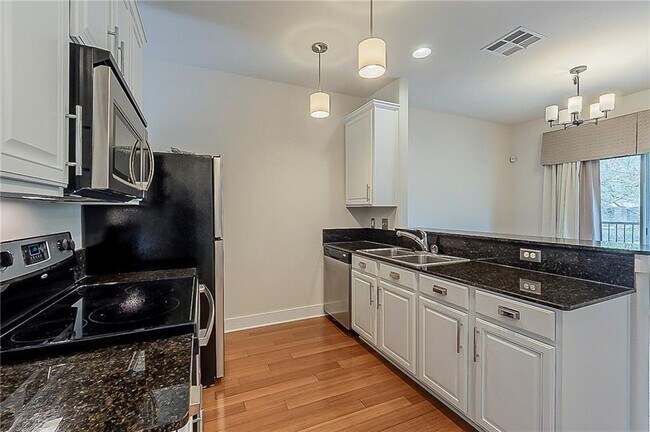 Foto del edificio - 13420 Lyndhurst St