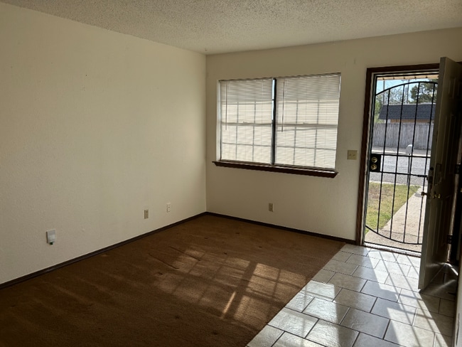 Building Photo - 1527 Kirkland Dr