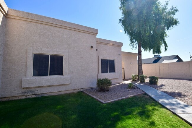 Photo - 2019 W Lemon Tree Pl #1119 House