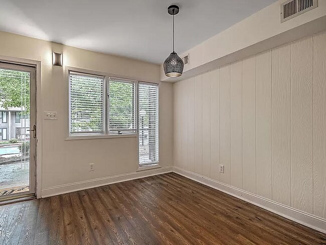 Building Photo - 115 Beechnut St