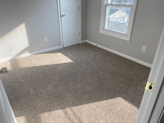 Building Photo - Duplex close to KU Med and close to entertainment and shopping